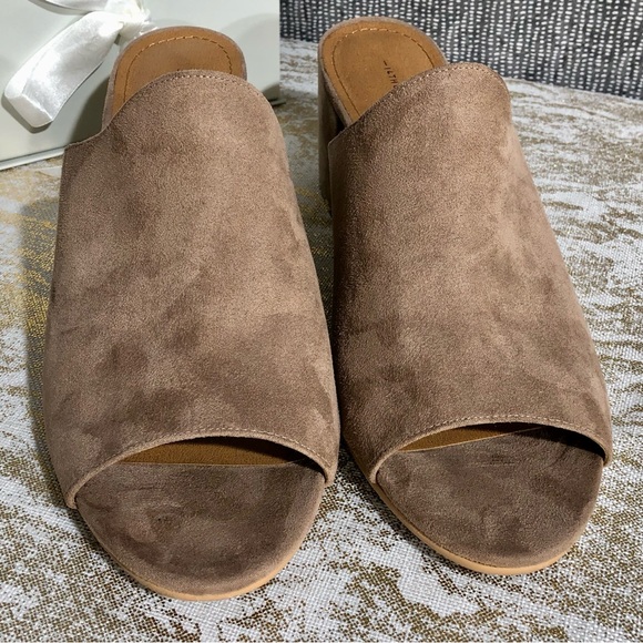 14th & Union HAYZEL Faux Suede Mules - Picture 4 of 9